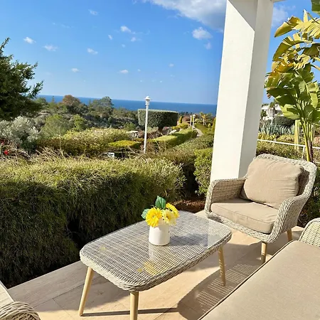 Fully Furnished In Great Residential Complex Apartment *