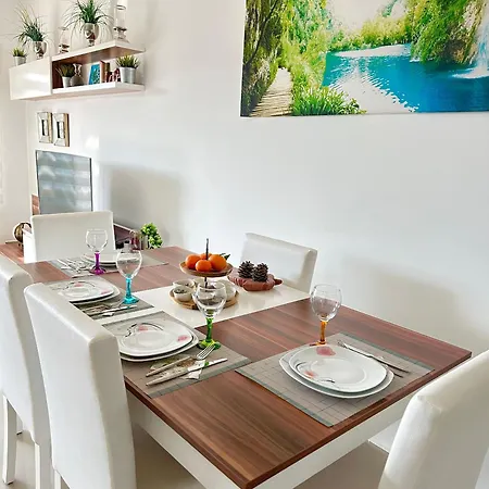 Fully Furnished In Great Residential Complex *